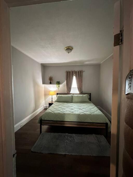 Spacious And Cozy- Near T-Station-Quiet Neighborhood! Malden Exterior foto